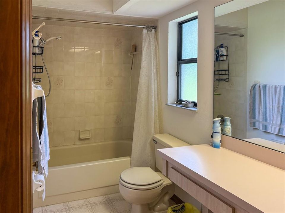 For Sale: $800,000 (2 beds, 2 baths, 1391 Square Feet)