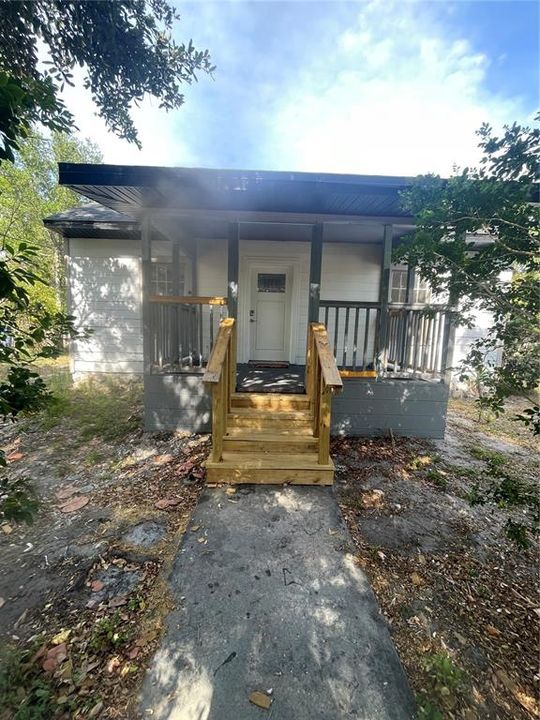 For Rent: $1,995 (2 beds, 1 baths, 930 Square Feet)