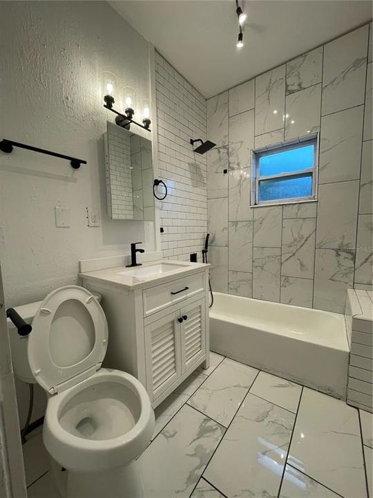 For Rent: $1,995 (2 beds, 1 baths, 930 Square Feet)