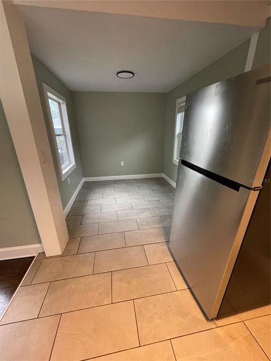 For Rent: $1,995 (2 beds, 1 baths, 930 Square Feet)