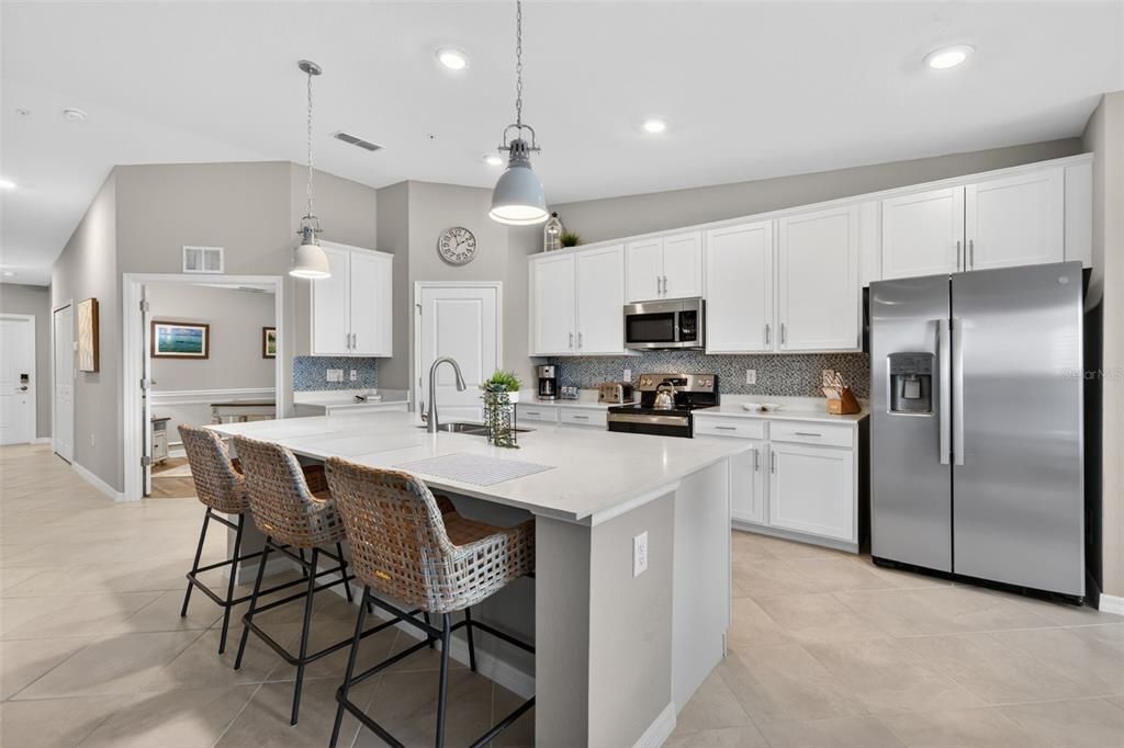 For Sale: $379,900 (2 beds, 2 baths, 1353 Square Feet)