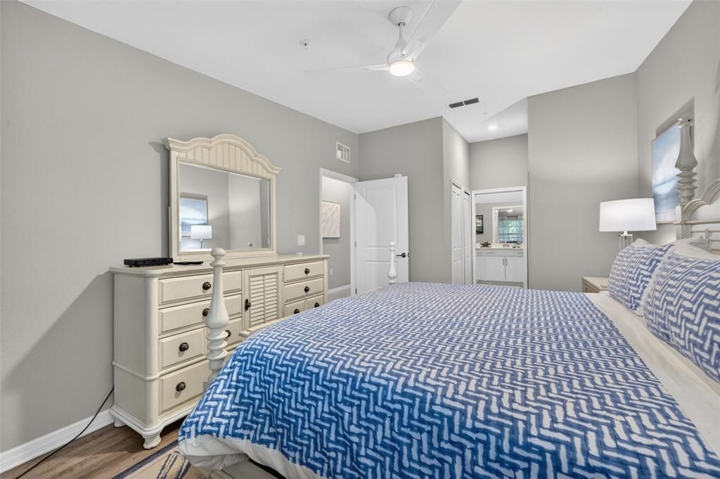 For Sale: $379,900 (2 beds, 2 baths, 1353 Square Feet)