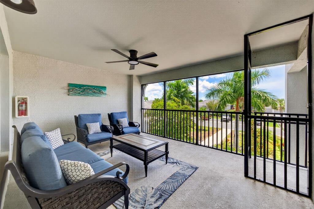 For Sale: $379,900 (2 beds, 2 baths, 1353 Square Feet)