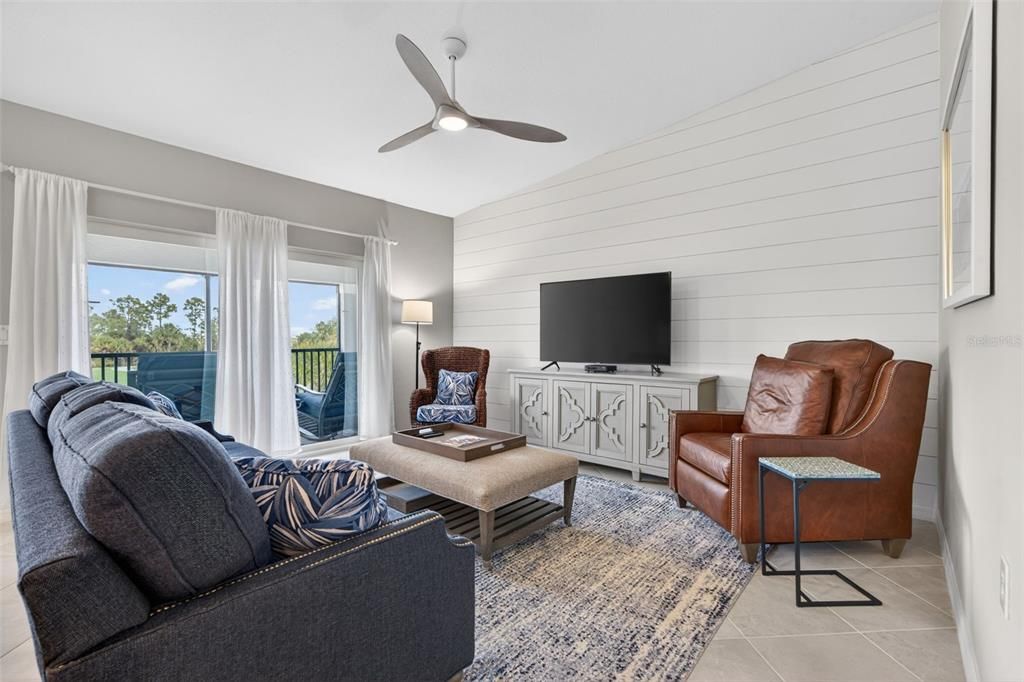 For Sale: $379,900 (2 beds, 2 baths, 1353 Square Feet)