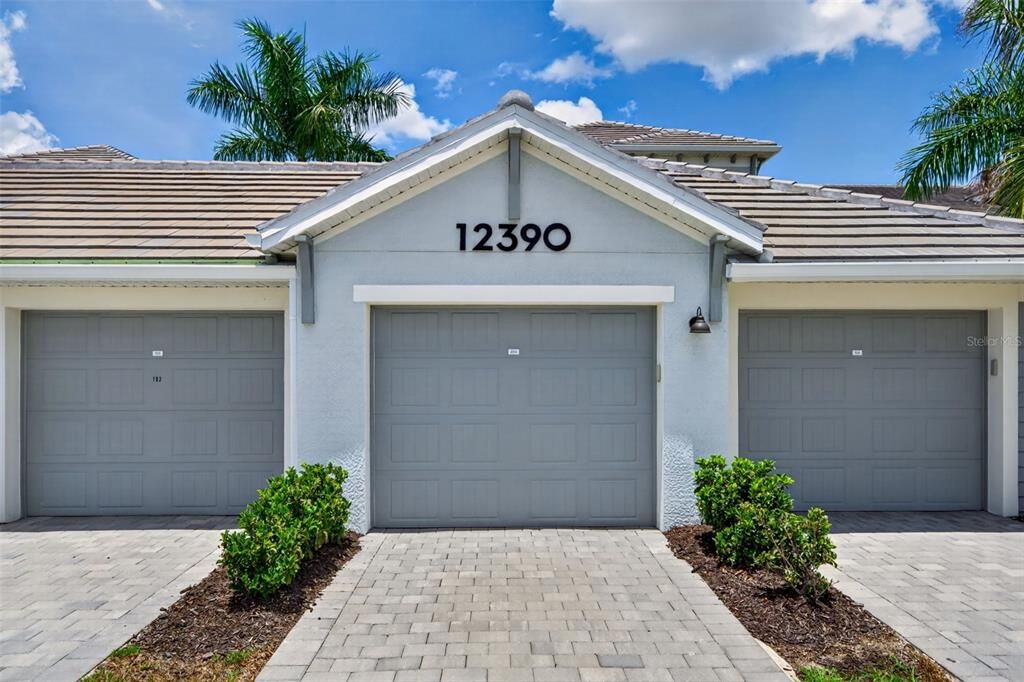 For Sale: $379,900 (2 beds, 2 baths, 1353 Square Feet)