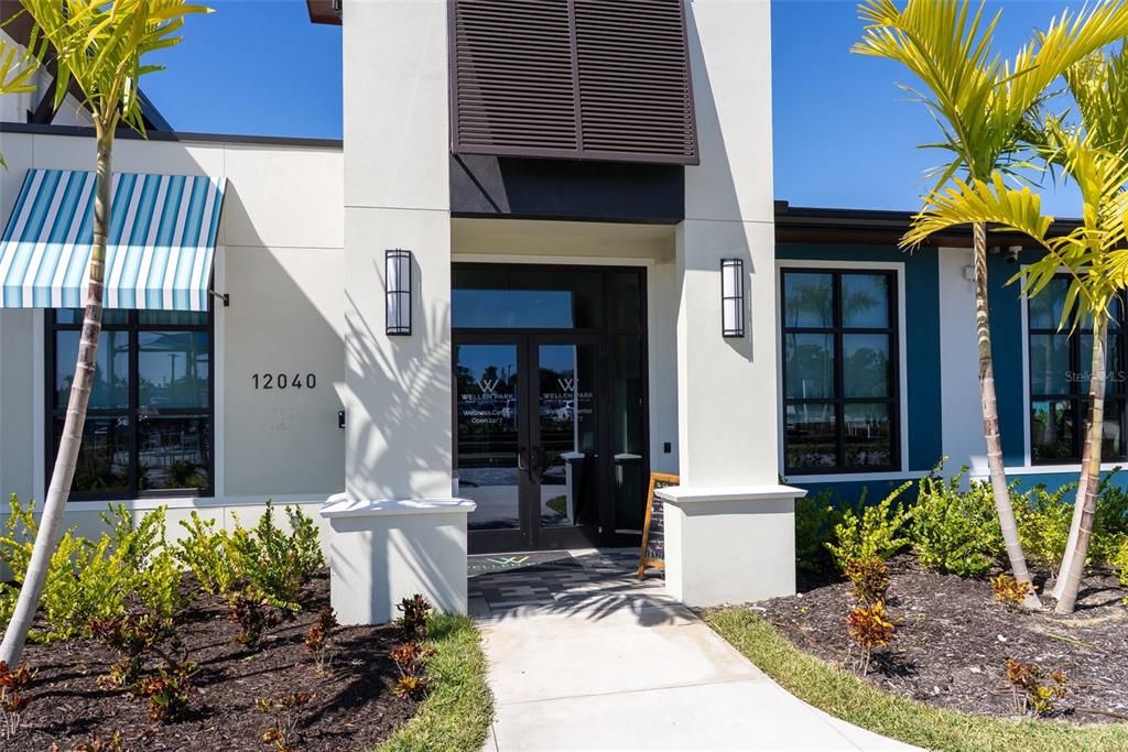 For Sale: $379,900 (2 beds, 2 baths, 1353 Square Feet)