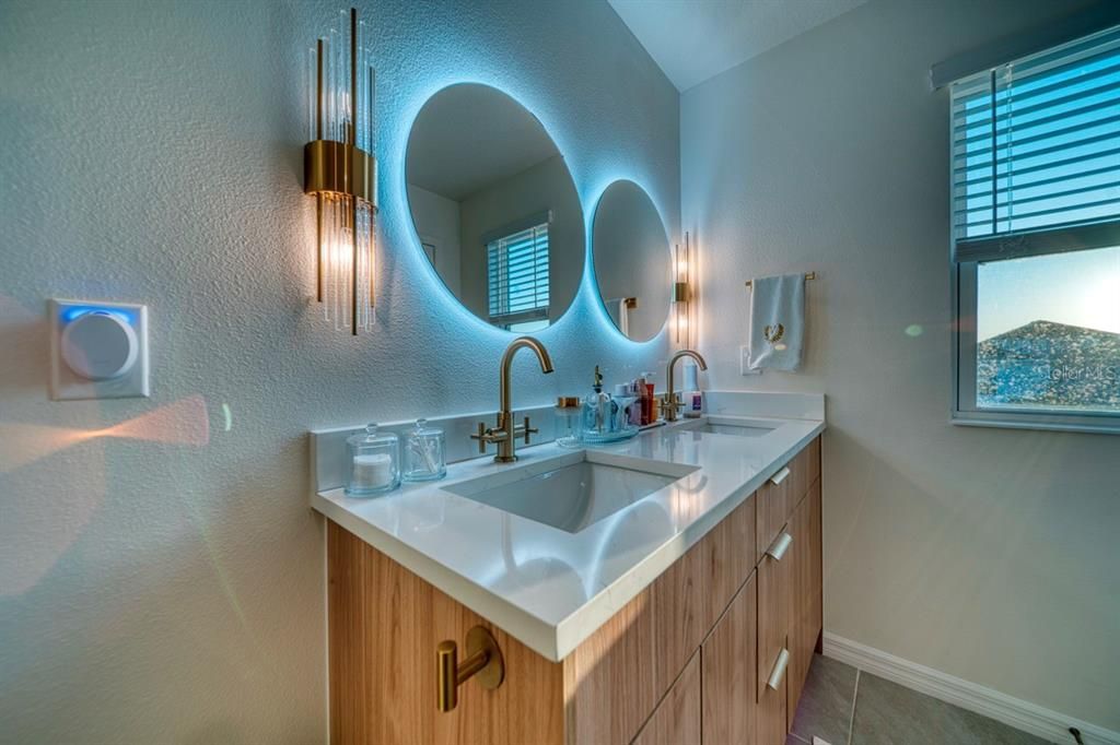 En Venta: $599,990 (5 camas, 3 baños, 2387 Pies cuadrados)