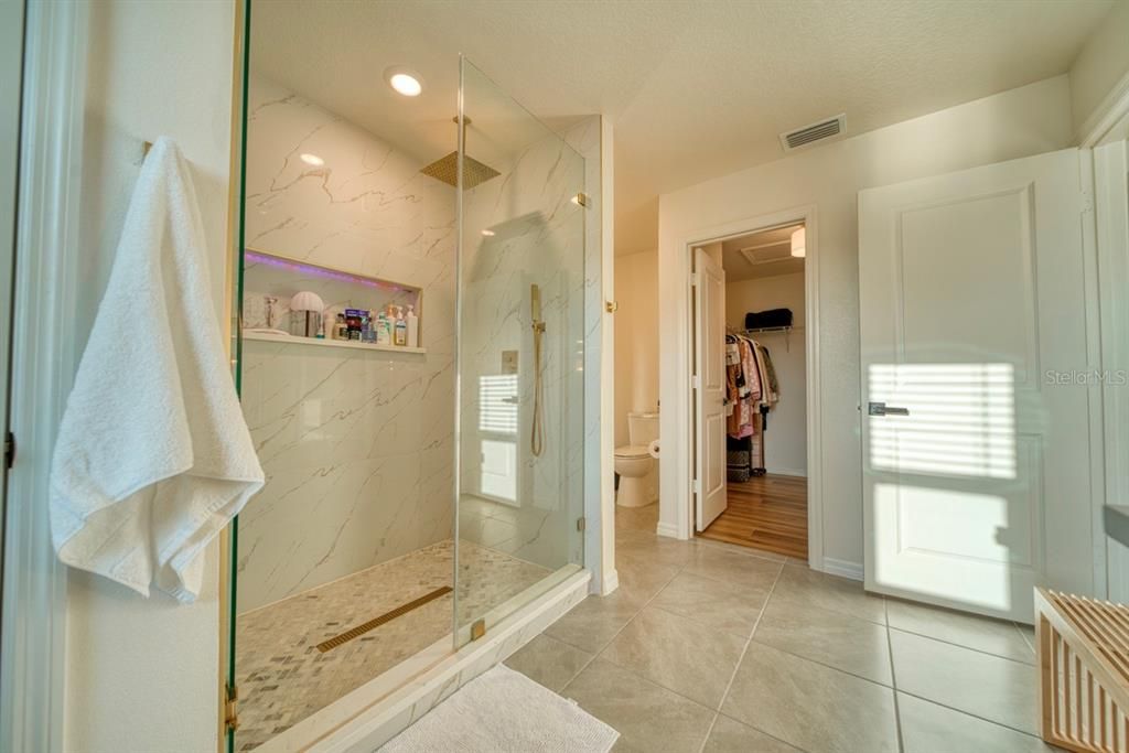 En Venta: $599,990 (5 camas, 3 baños, 2387 Pies cuadrados)
