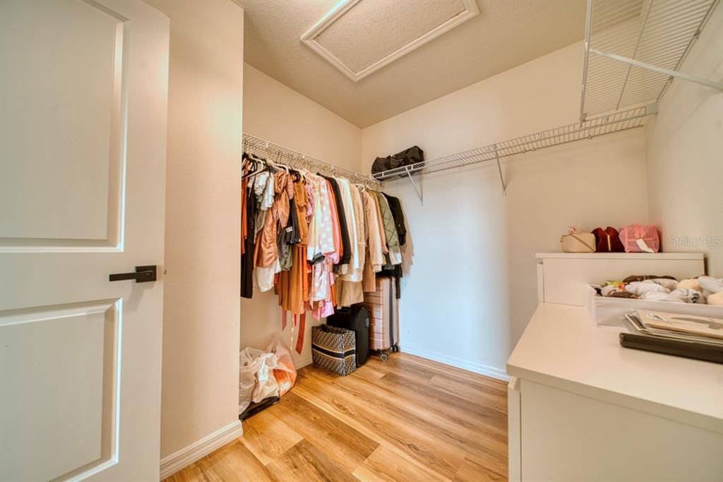 En Venta: $599,990 (5 camas, 3 baños, 2387 Pies cuadrados)