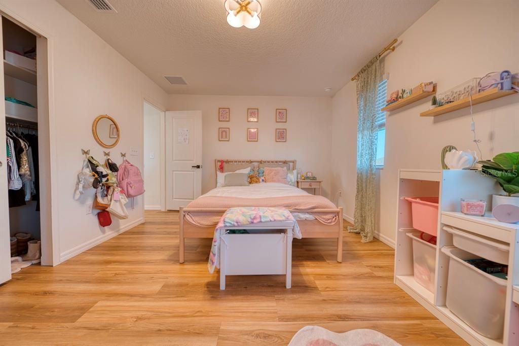En Venta: $599,990 (5 camas, 3 baños, 2387 Pies cuadrados)