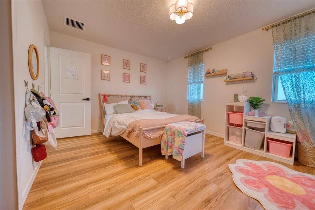 En Venta: $599,990 (5 camas, 3 baños, 2387 Pies cuadrados)