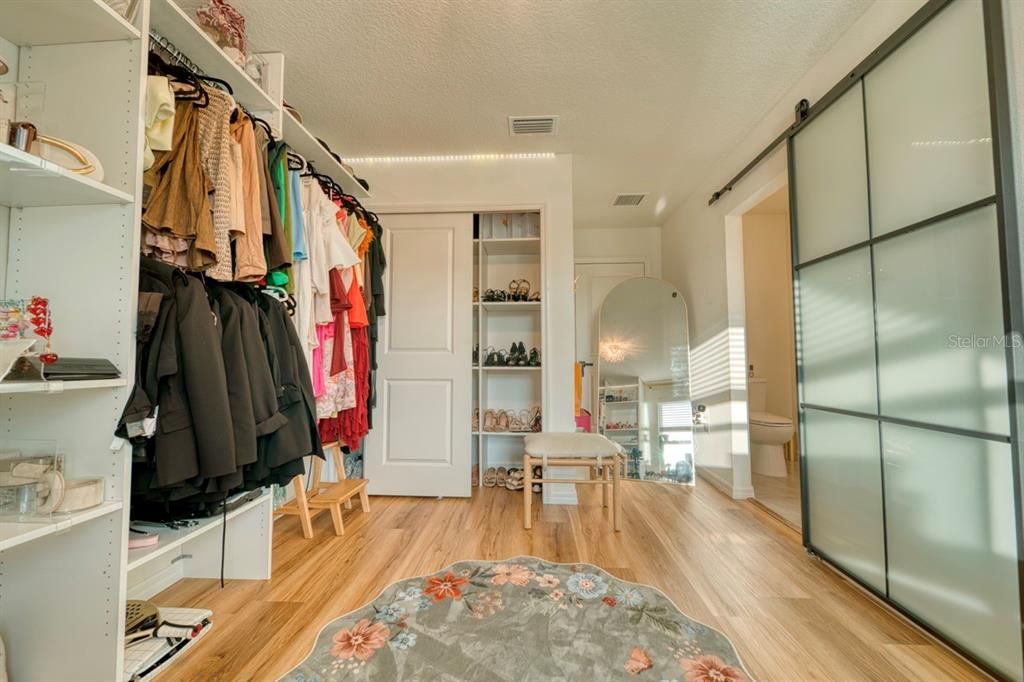 En Venta: $599,990 (5 camas, 3 baños, 2387 Pies cuadrados)