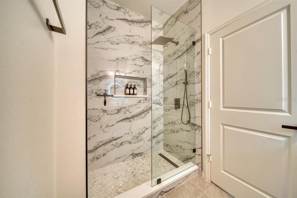 En Venta: $599,990 (5 camas, 3 baños, 2387 Pies cuadrados)