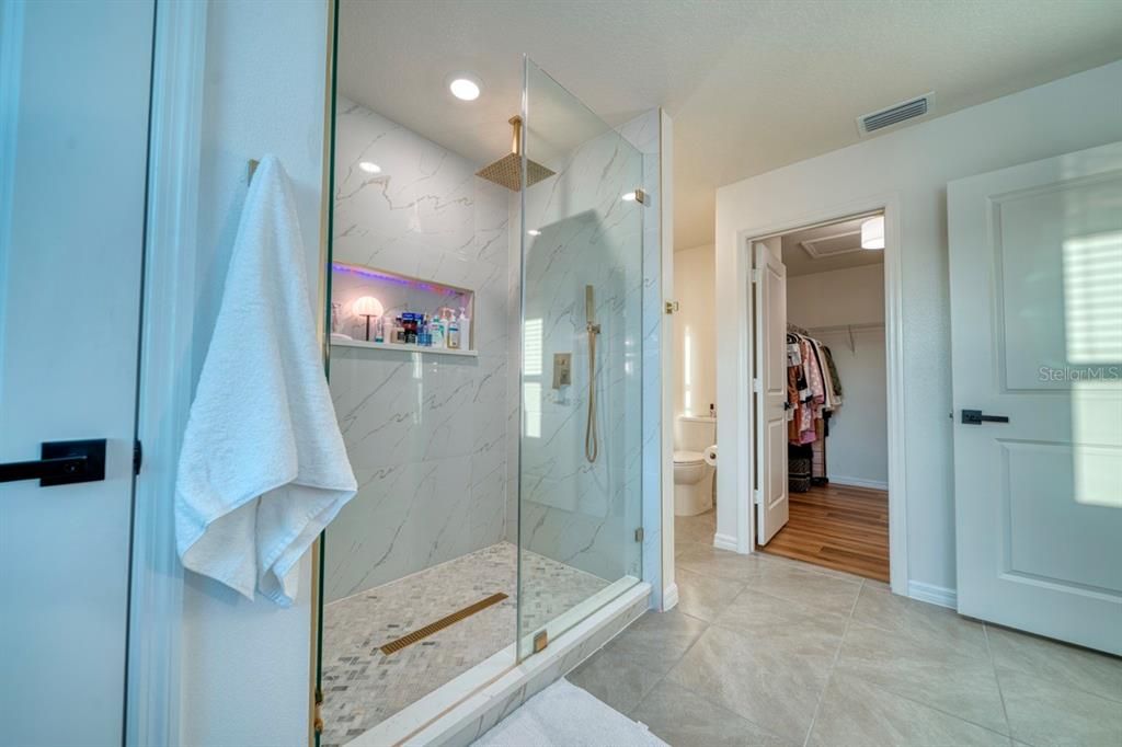 En Venta: $599,990 (5 camas, 3 baños, 2387 Pies cuadrados)