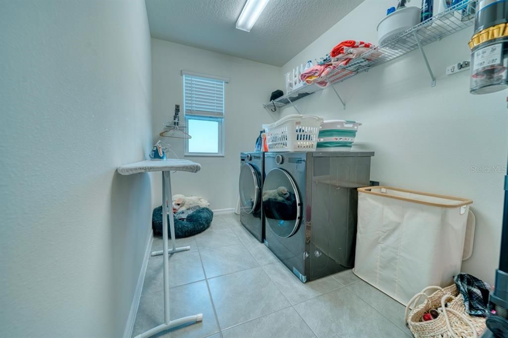 En Venta: $599,990 (5 camas, 3 baños, 2387 Pies cuadrados)