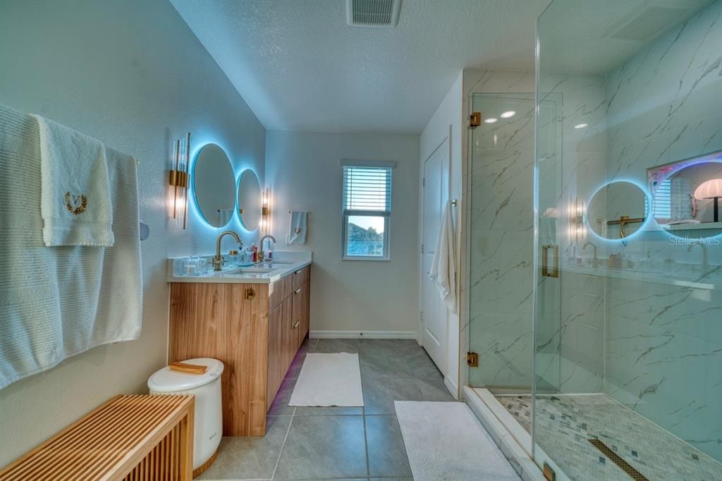 En Venta: $599,990 (5 camas, 3 baños, 2387 Pies cuadrados)