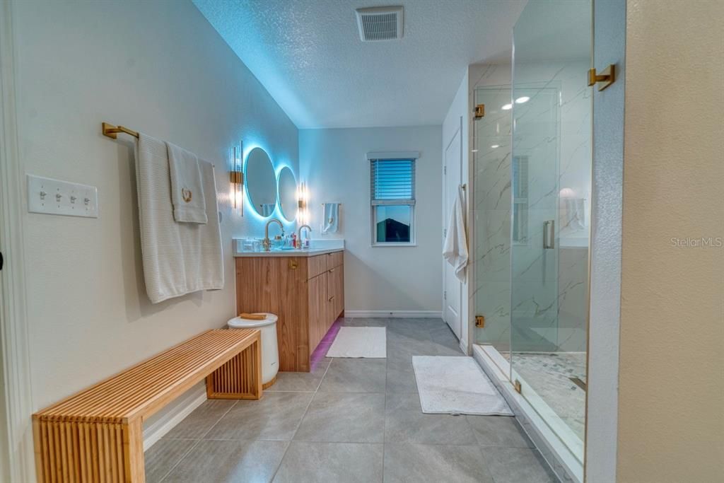 En Venta: $599,990 (5 camas, 3 baños, 2387 Pies cuadrados)