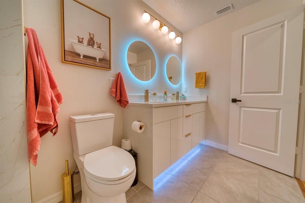 En Venta: $599,990 (5 camas, 3 baños, 2387 Pies cuadrados)