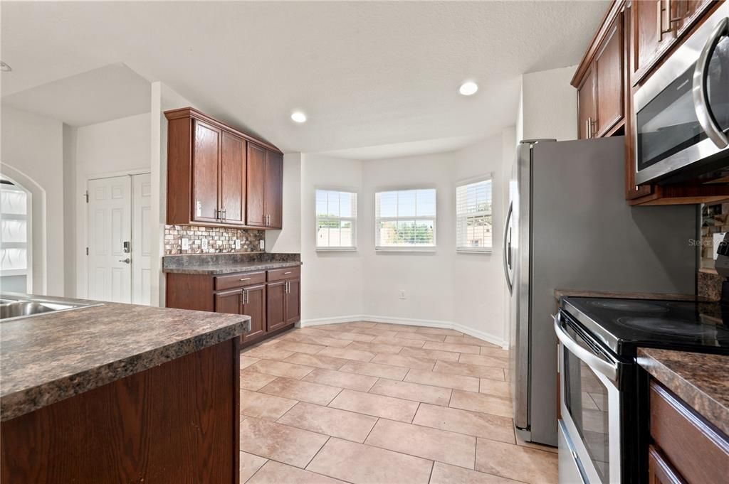 Active With Contract: $299,000 (3 beds, 2 baths, 1637 Square Feet)
