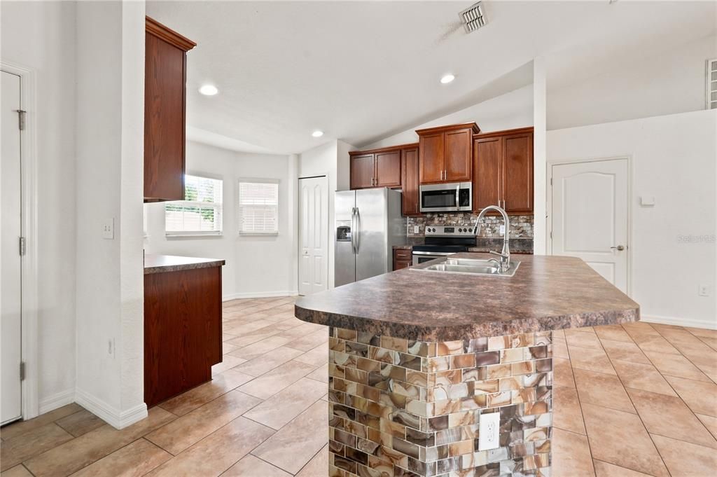 Active With Contract: $299,000 (3 beds, 2 baths, 1637 Square Feet)