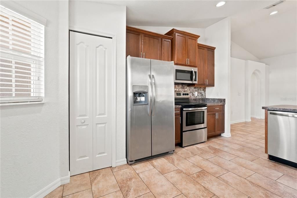 Active With Contract: $299,000 (3 beds, 2 baths, 1637 Square Feet)