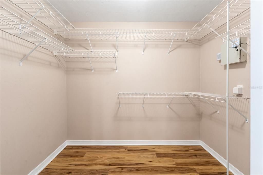 For Sale: $375,000 (4 beds, 2 baths, 2024 Square Feet)