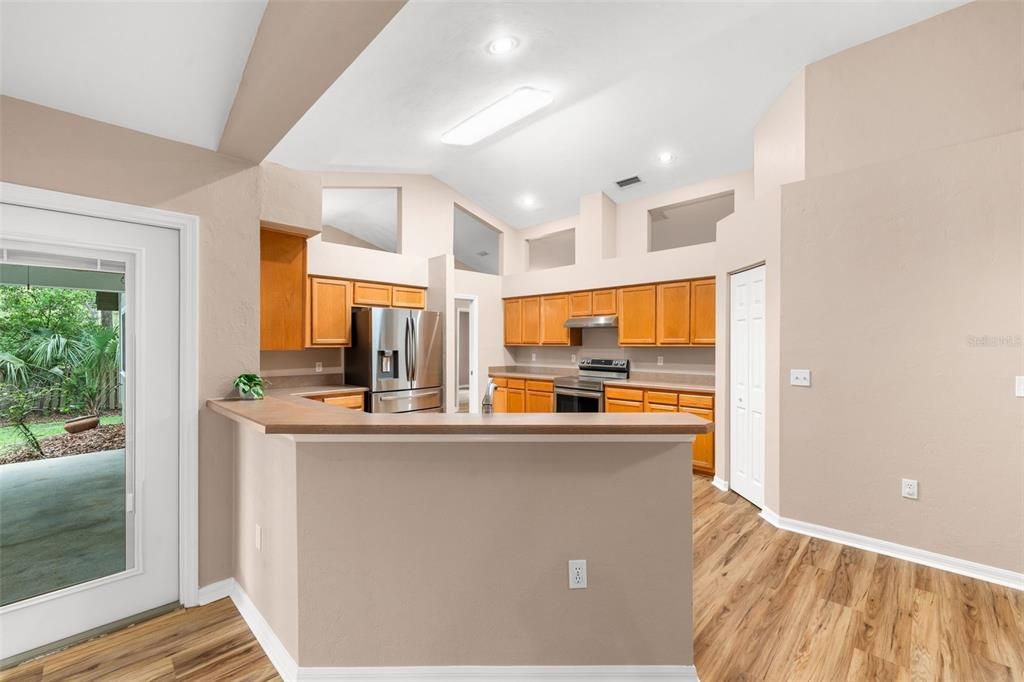 For Sale: $375,000 (4 beds, 2 baths, 2024 Square Feet)