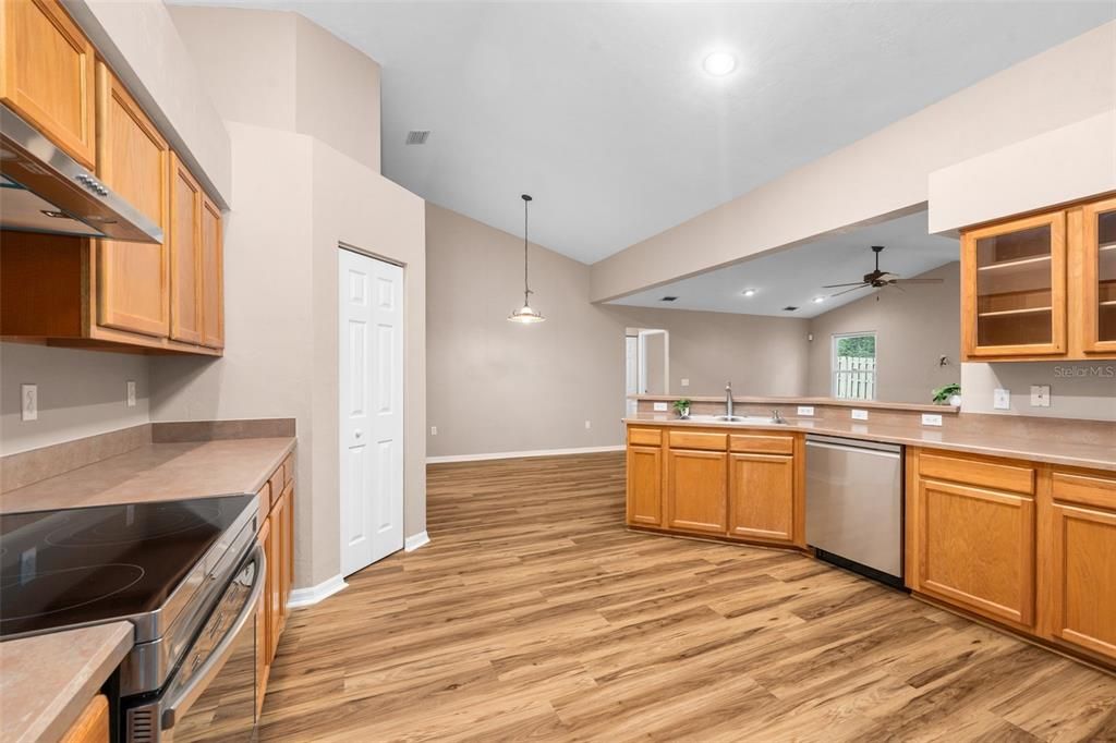 For Sale: $375,000 (4 beds, 2 baths, 2024 Square Feet)