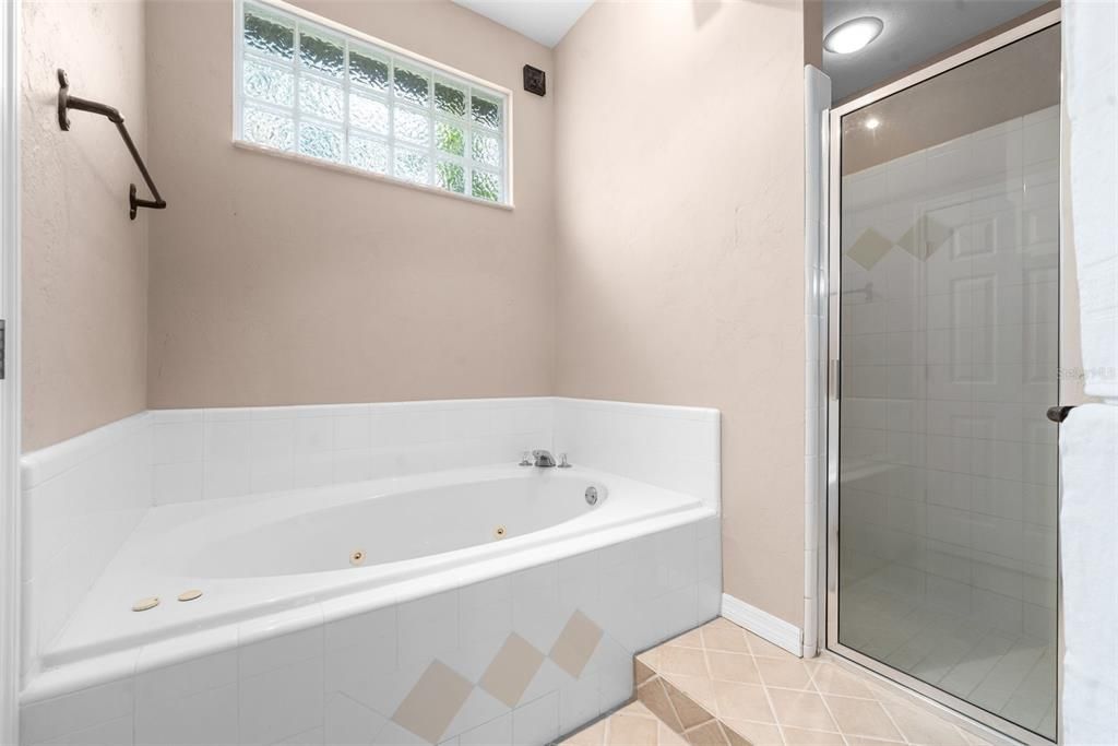For Sale: $375,000 (4 beds, 2 baths, 2024 Square Feet)
