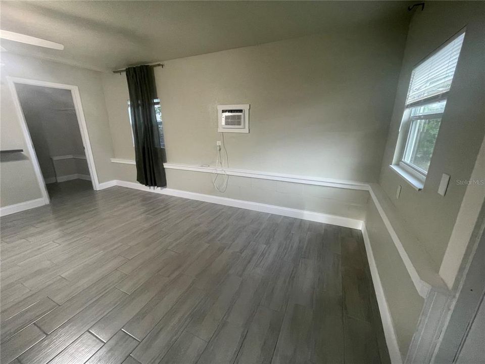 For Rent: $1,250 (0 beds, 1 baths, 400 Square Feet)