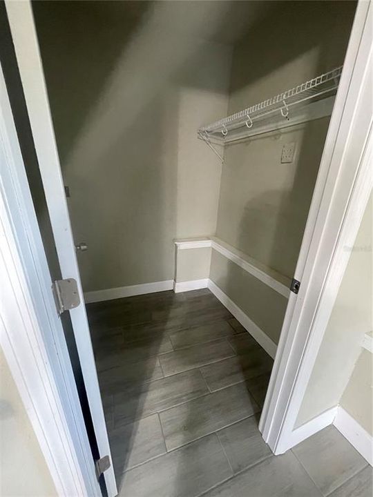 For Rent: $1,250 (0 beds, 1 baths, 400 Square Feet)