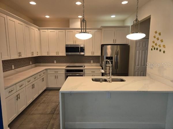 For Rent: $1,900 (3 beds, 3 baths, 2166 Square Feet)