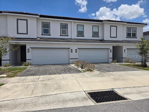 For Rent: $1,900 (3 beds, 3 baths, 2166 Square Feet)