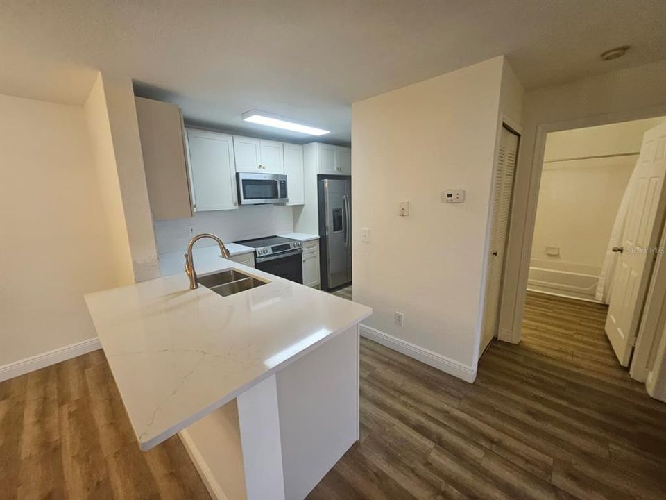 В аренду: $1,800 (2 спален, 2 ванн, 1003 Квадратных фут)
