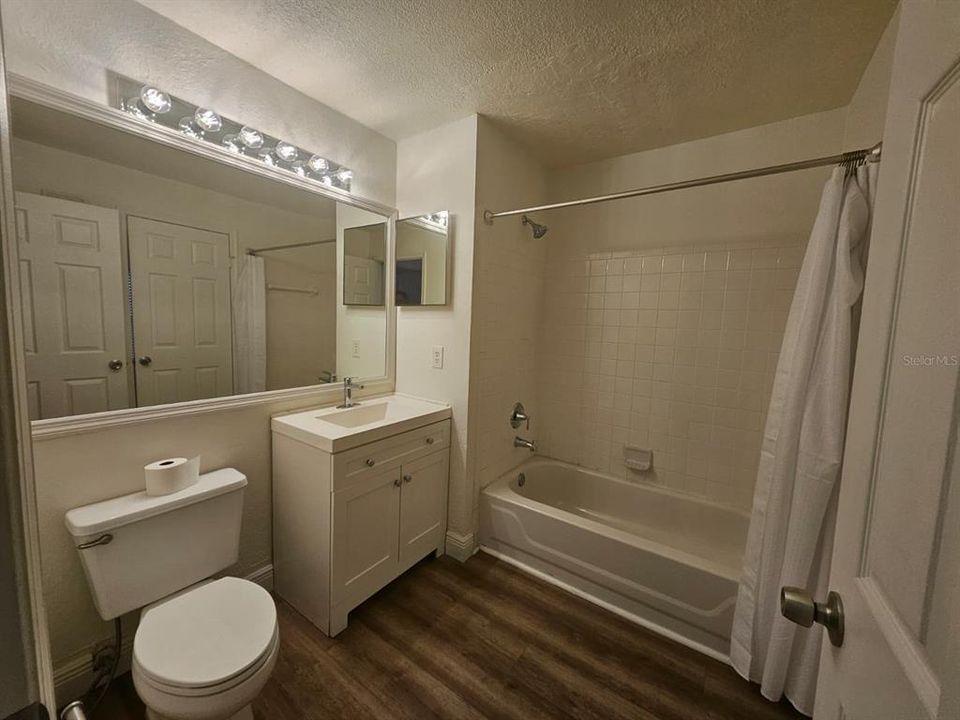 В аренду: $1,800 (2 спален, 2 ванн, 1003 Квадратных фут)