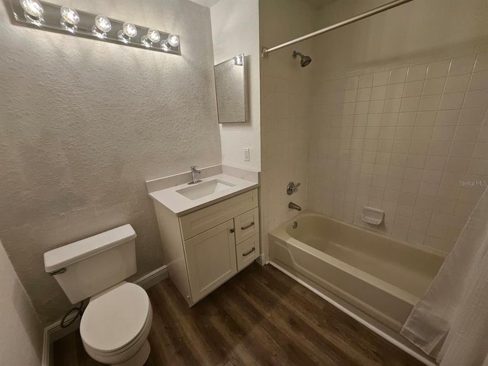 В аренду: $1,800 (2 спален, 2 ванн, 1003 Квадратных фут)