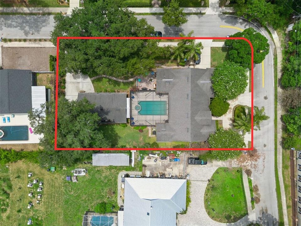 Activo con contrato: $875,000 (5 camas, 4 baños, 3121 Pies cuadrados)