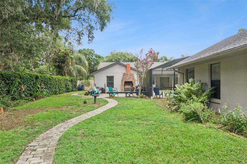 Activo con contrato: $875,000 (5 camas, 4 baños, 3121 Pies cuadrados)