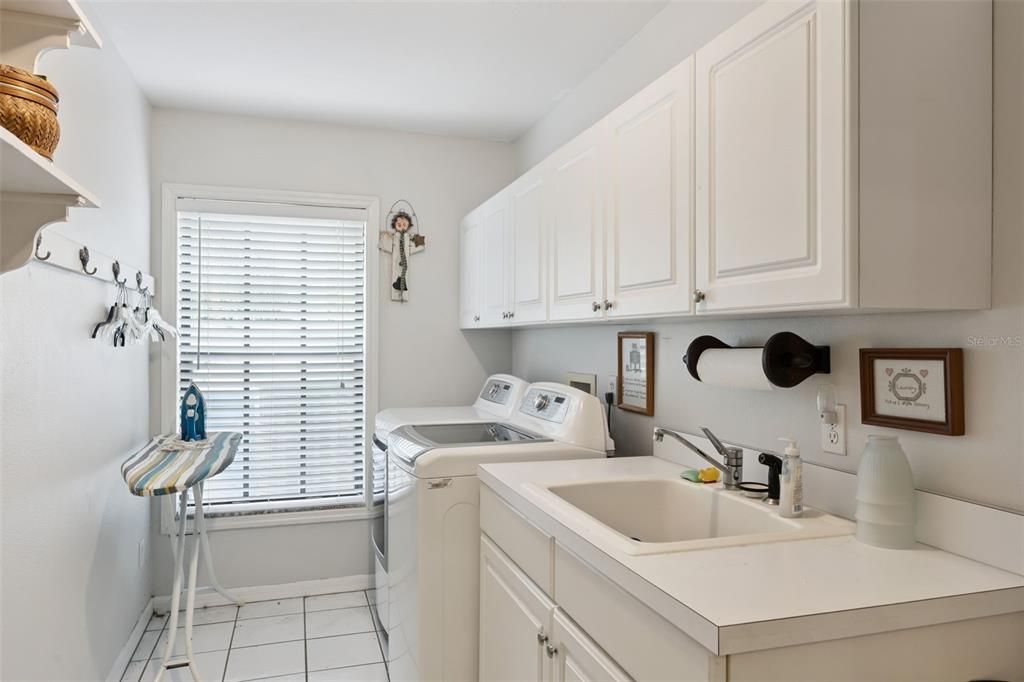 Activo con contrato: $875,000 (5 camas, 4 baños, 3121 Pies cuadrados)