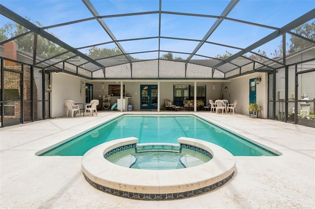 Activo con contrato: $875,000 (5 camas, 4 baños, 3121 Pies cuadrados)