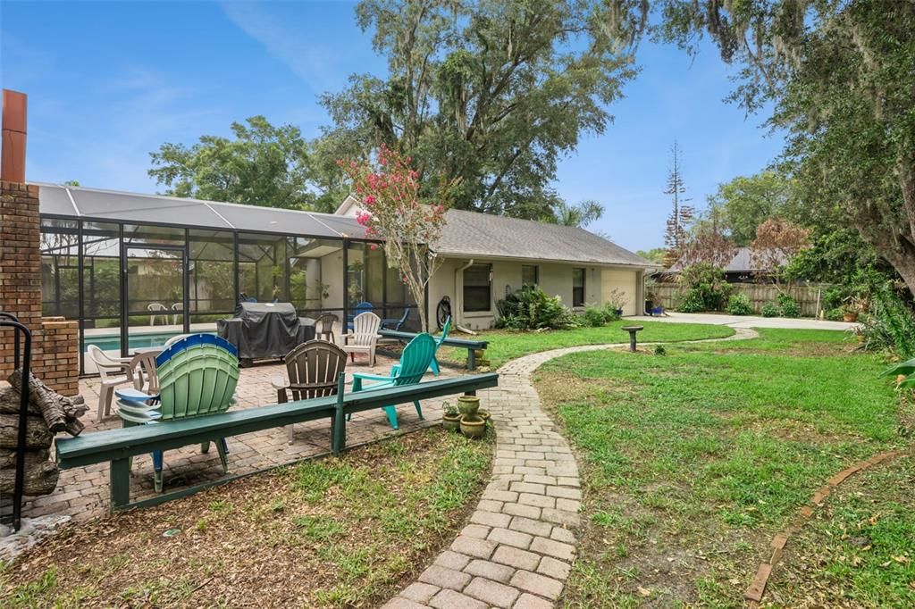 Activo con contrato: $875,000 (5 camas, 4 baños, 3121 Pies cuadrados)