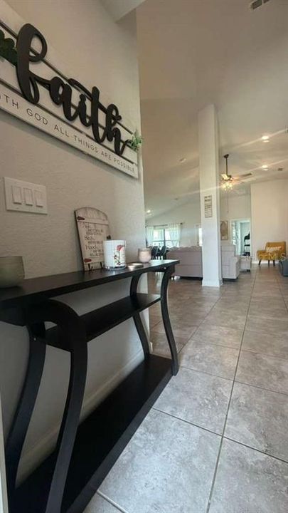 For Rent: $2,500 (3 beds, 2 baths, 1975 Square Feet)