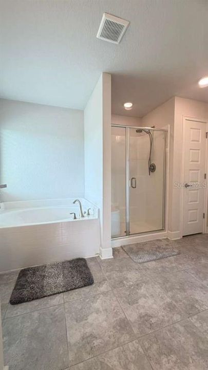 For Rent: $2,500 (3 beds, 2 baths, 1975 Square Feet)