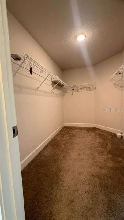 For Rent: $2,500 (3 beds, 2 baths, 1975 Square Feet)