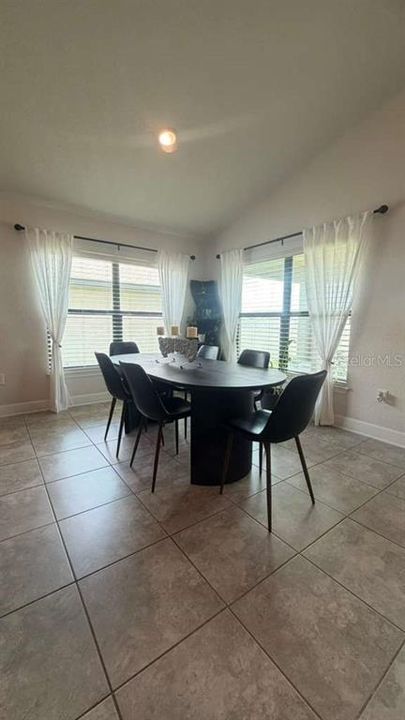 For Rent: $2,500 (3 beds, 2 baths, 1975 Square Feet)
