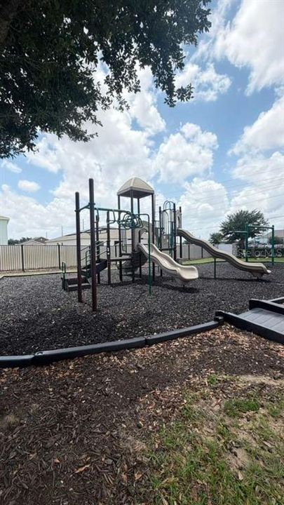 For Rent: $2,500 (3 beds, 2 baths, 1975 Square Feet)