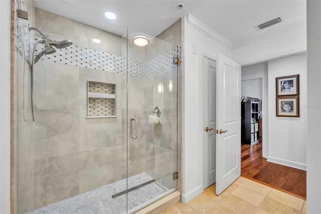 Active With Contract: $589,500 (2 beds, 2 baths, 1359 Square Feet)