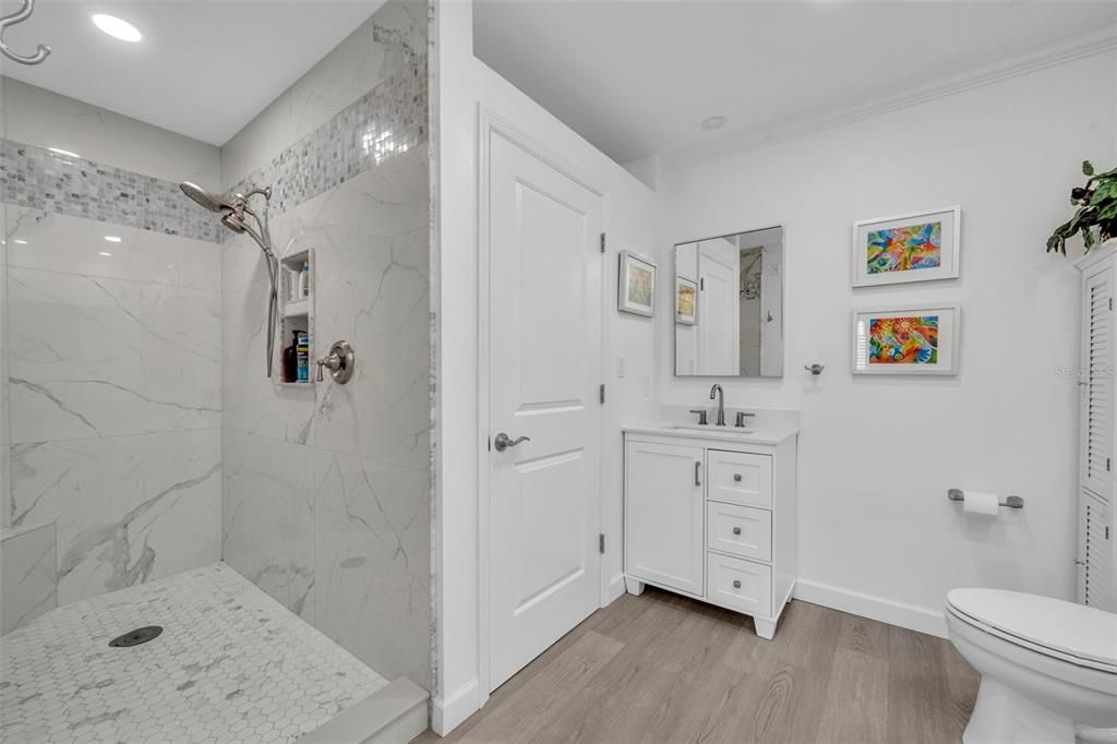 Active With Contract: $589,500 (2 beds, 2 baths, 1359 Square Feet)