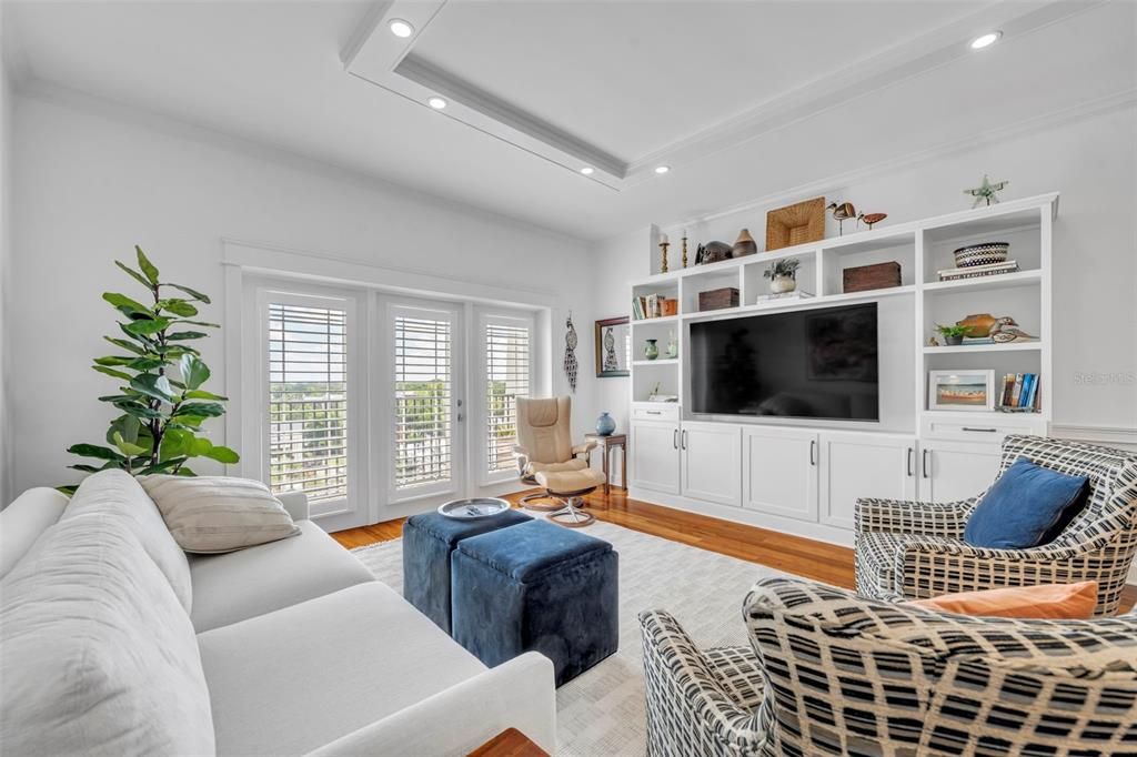 Active With Contract: $589,500 (2 beds, 2 baths, 1359 Square Feet)
