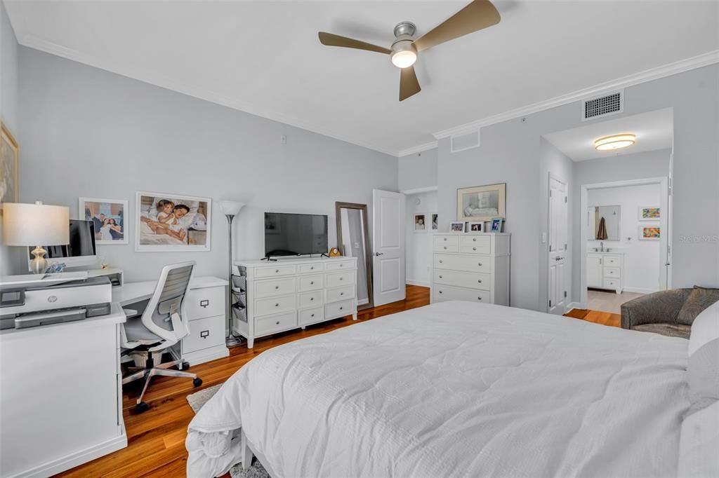 Active With Contract: $589,500 (2 beds, 2 baths, 1359 Square Feet)